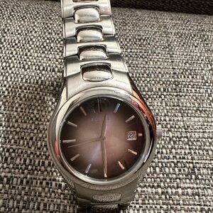 Fossil men’s watch, does need new battery.